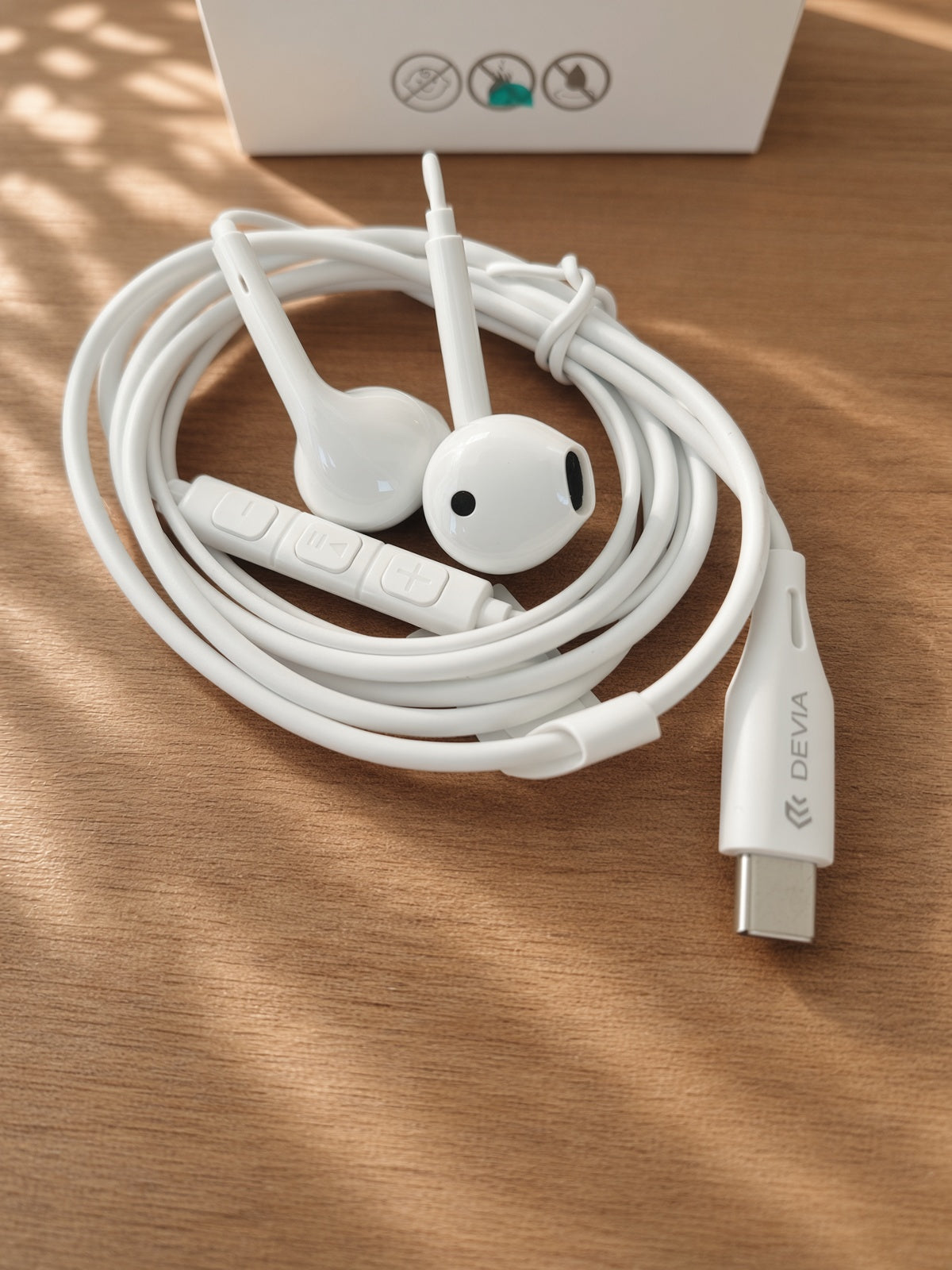 Écouteurs filaires USB-C Type Earpods DEVIA A3 – Blanc - Microphone et télécommande intégrés -